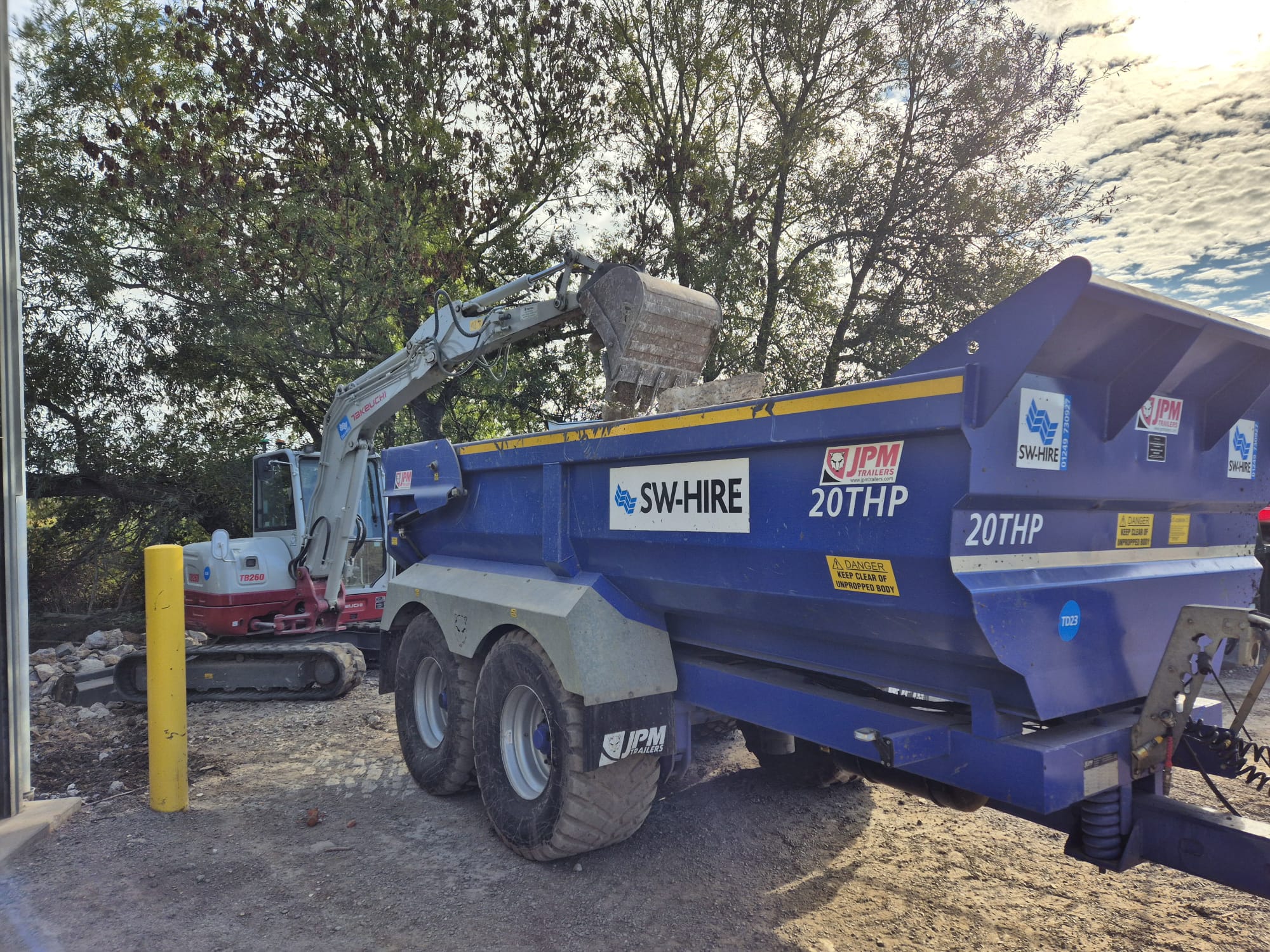 JPM 16t dump trailer and takeuchi excavator